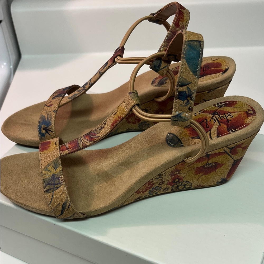2&1/2 cork wedge sandals with mobile elastic strap for comfort Size 7&1/2 M - Picture 4 of 14